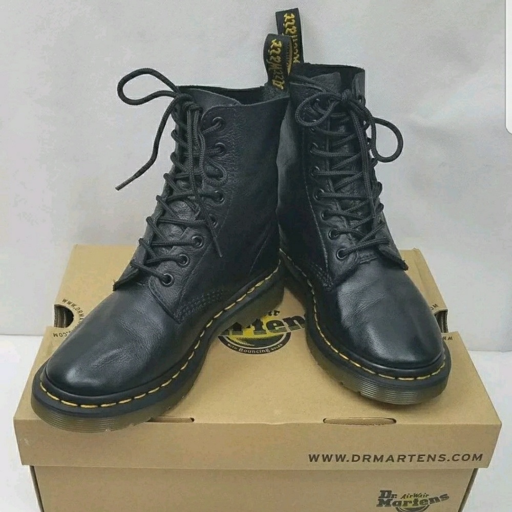 Doc's Doc Dr. Martens Women's 1460 Pascal Virginia